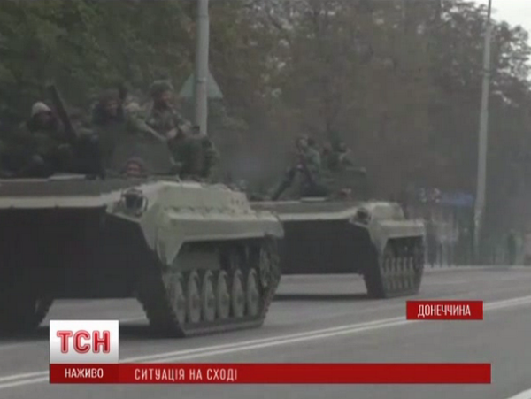 More Russian army reinforcements, reaching #Donetsk yesterday afternoon.BMP,BTR,MT-LB 