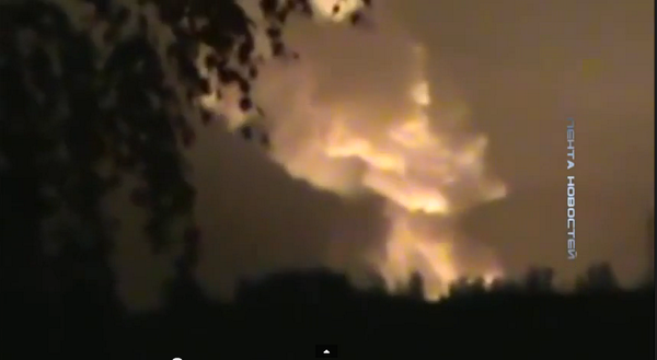 Massive fire burning in #Donetsk after #Russia forces shelling today #Ukraine 