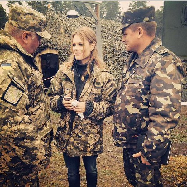 Ukrainian TV-star Olga Freimut visited fighters of ATO. 
