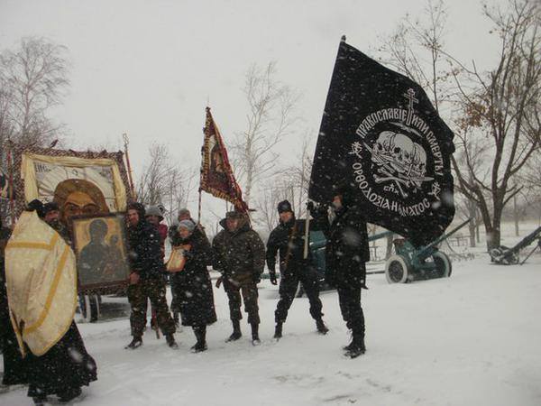 Donetsk, Russian priest blessing radical Orthodox, Orthodox or Death says on the flag  