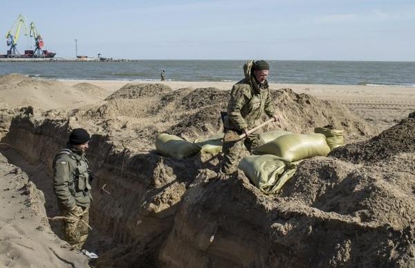 Military digging trenches in Mariupol