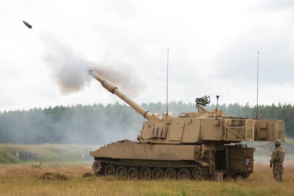 Poland - Firing the Paladin M109A6 Artillery System at Drawsko Pomorskie Training Area 