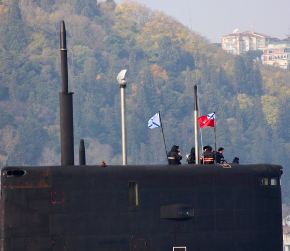 Rostov-on-Don B-237 hoisted Russian Navy naval ensign Andreevsky and Formation Commander flags but no courtesy Turkish flag. 