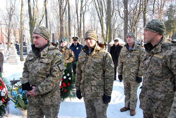 Военнослужащие из Литовско-Польско-Украинской бригады возложили цветы памятнику борцам УНР