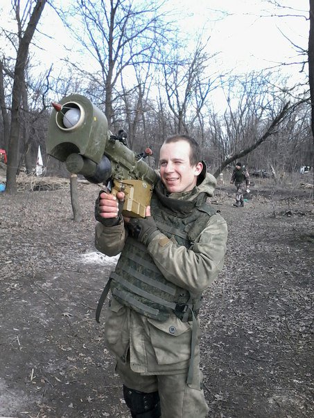 Russian militant with MANPADS in Horlivka