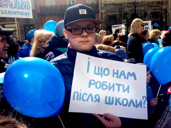 Lviv holds Lviv in blue flashmob to raise awareness about Down's syndrome