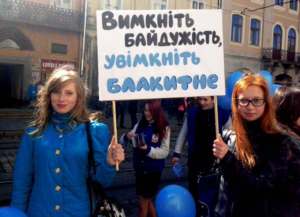 Lviv holds Lviv in blue flashmob to raise awareness about Down's syndrome