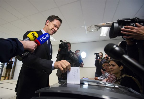 .@MinPres: Just voted for association with Ukraine