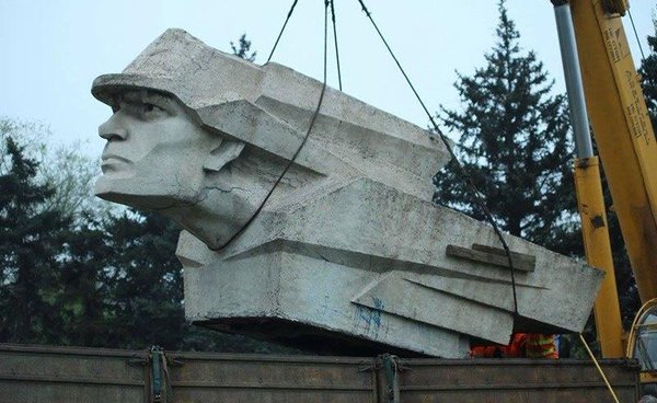 One more monument of Communists' era was removed in Zaporizhie