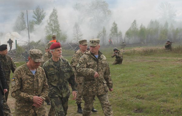 Chairman of the NATO Military Committee General Petr Pavel visited Ukrainian airborne troops in Zhitomir region