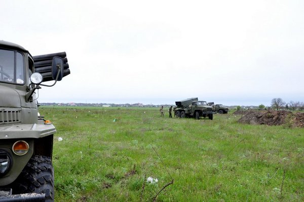 Drills: Ukrainian rocket artillery  firing at water surface targets 