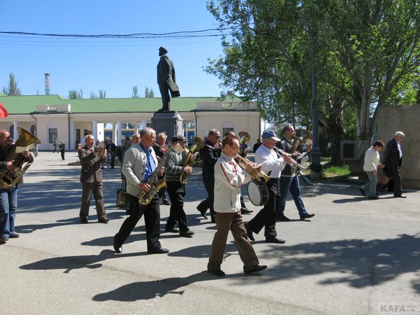 Stalin portrait at 1st May March in Occupied Feodosia