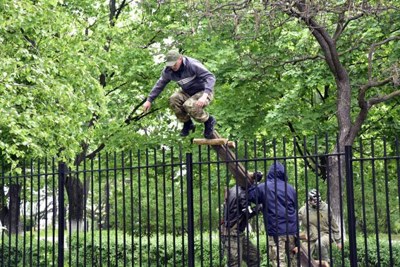 Police drills in Mariupol'