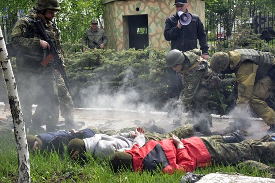Police drills in Mariupol'
