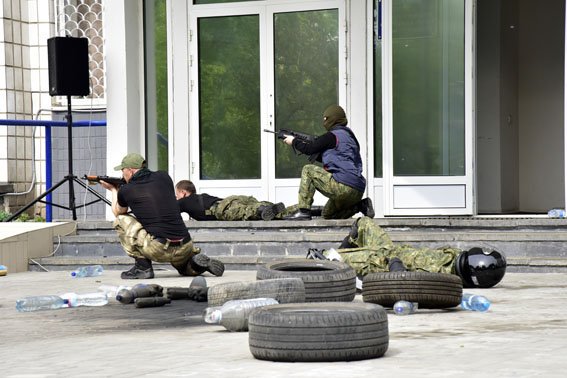 Police drills in Mariupol'