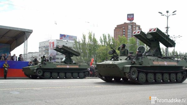 Parade in Donetsk, with vehicles that violates Minsk agreements