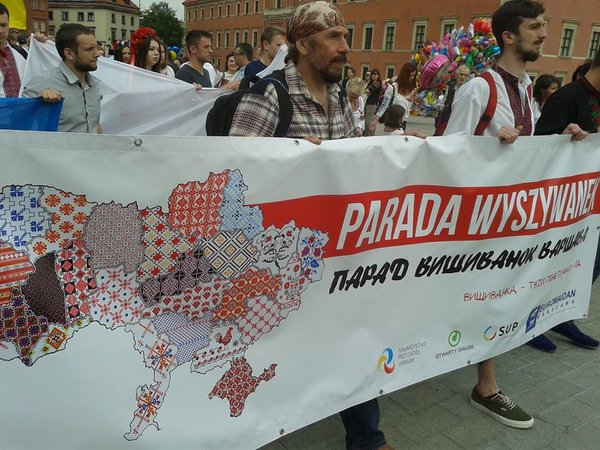 Vyshyvanka Parade was held under the Ukrainian and Crimean Tatar flags in Warsaw