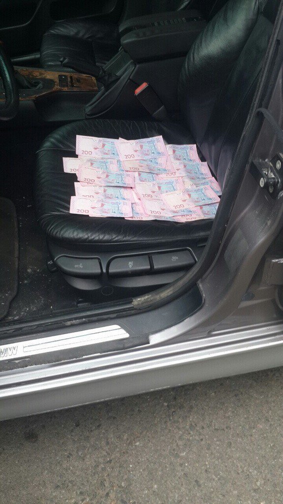 SSU has caught on a bribe two policemen in Dnipro 