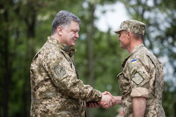 The President presented state awards to sergeants and foremen of UAF