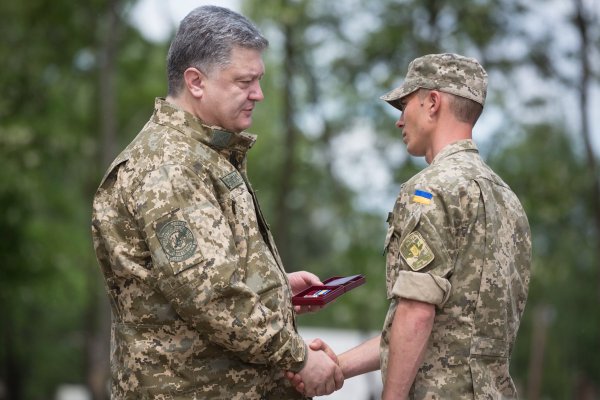 The President presented state awards to sergeants and foremen of UAF