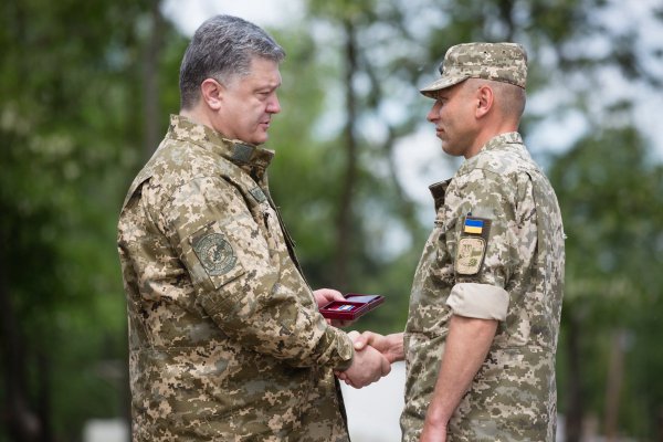 The President presented state awards to sergeants and foremen of UAF