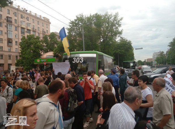 Animals shelter Activists shut down Nauki Avenue in Kharkiv