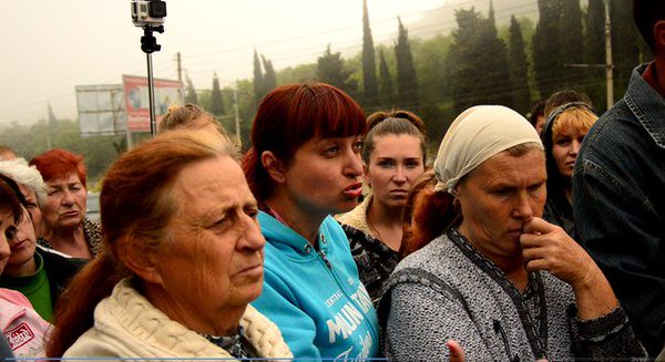 Protest in Malyi Mayak, Crimea against construction of camp for temporary workers from Russia