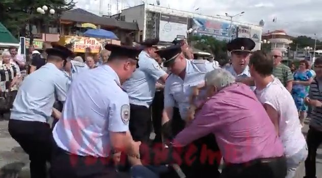 Clashes with police yesterday in Alushta, Crimea  