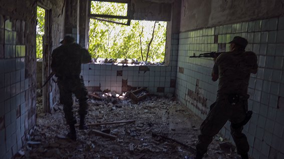ATO spox: Mariupol police learned how to neutralize terrorists who seized “governmental” building  