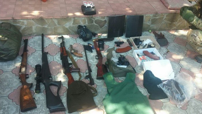 SBU detained terrorists supporter from Slovyansk, seized arsenal of weapons