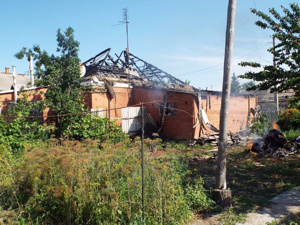 Attack on Stanitsa Luhanska last night - several houses damaged