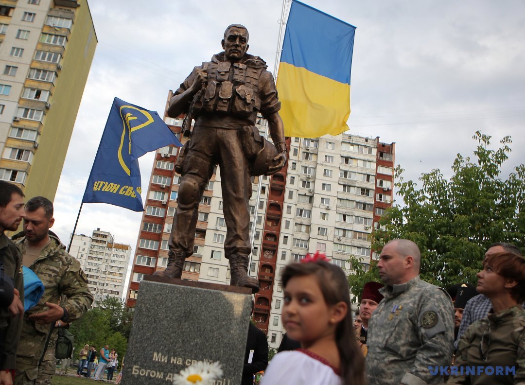 The monument to the volunteer Soldier opened in Kyiv
