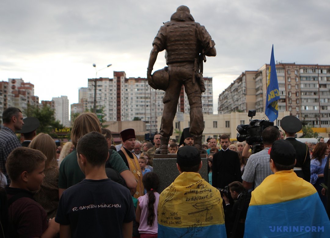 The monument to the volunteer Soldier opened in Kyiv