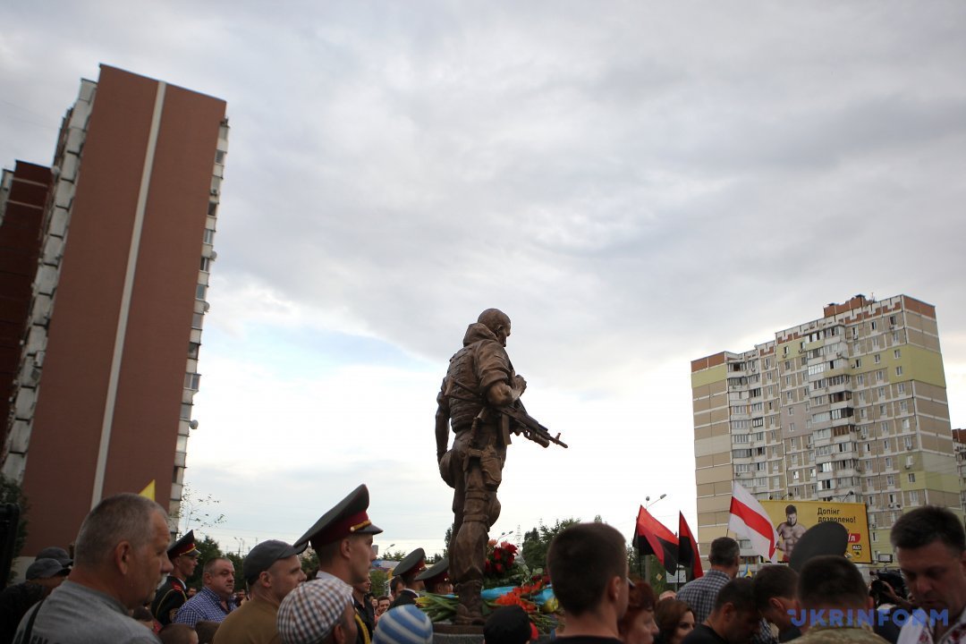 The monument to the volunteer Soldier opened in Kyiv