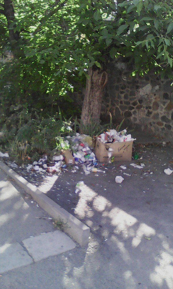 Piles of garbage in Simferopol