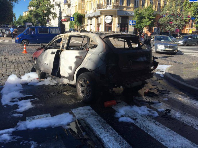 Journo @pavelsheremet killed in car blast in Kyiv this morning