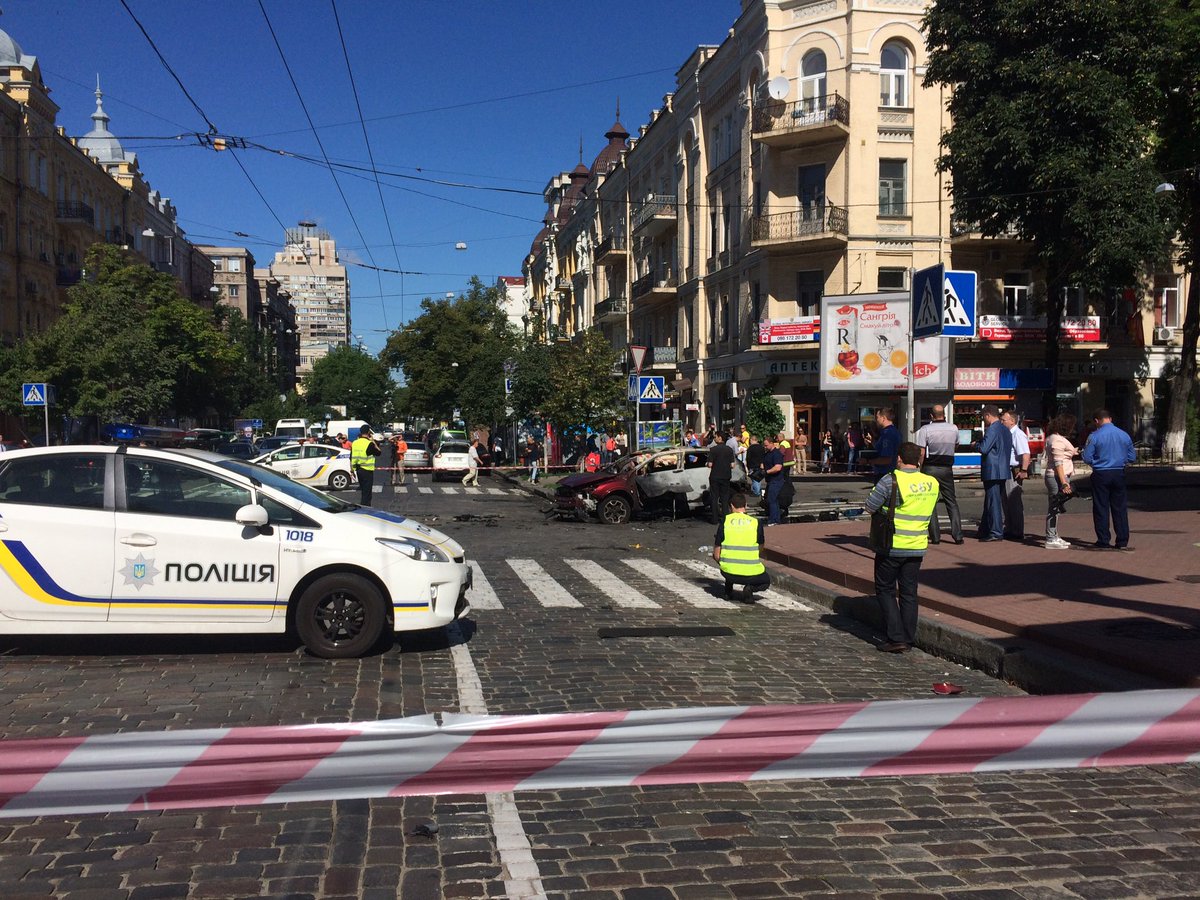 Security Service of Ukraine with police investigators at scene where @pavelsheremet killed. Officials say murder.  