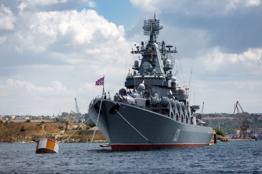 Shoigu in Sevastopol awarded missile cruiser Moskva for Syrian op.