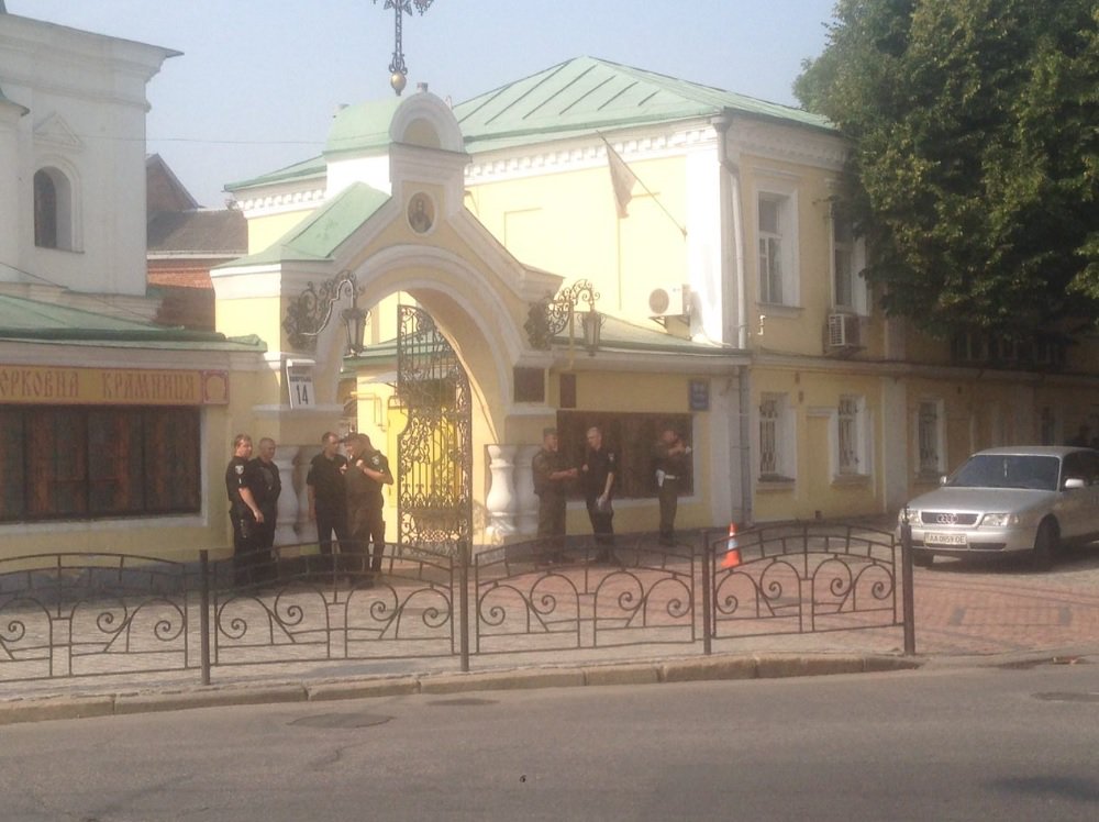 Security measures are strengthened near the Kiev-Pechersk Lavra. Police standing along the perimeter