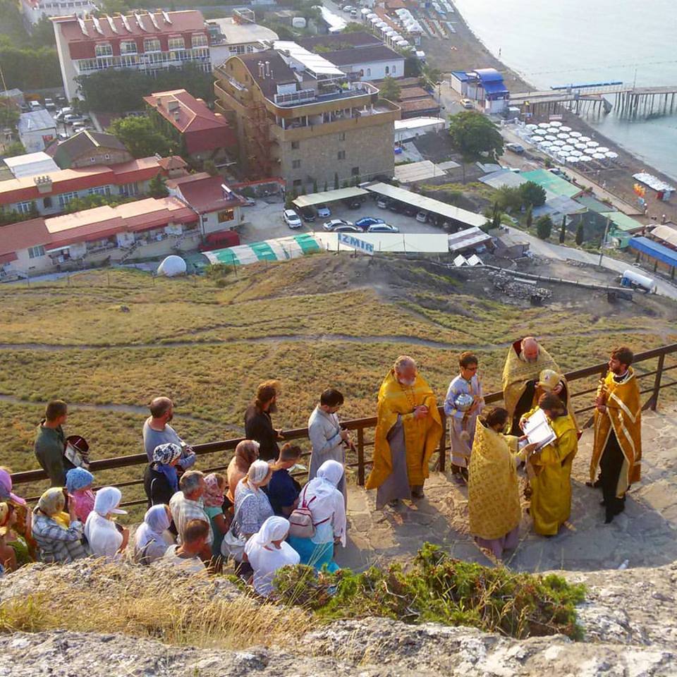 Russische Kosaken markieren den Tag der Christianisierung der Kiewer Rus in Sudak