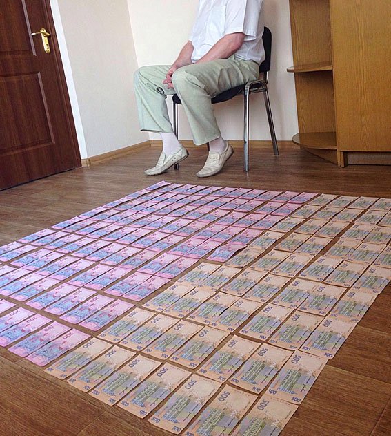 Police detained a group of corrupt officials in the Kharkiv region