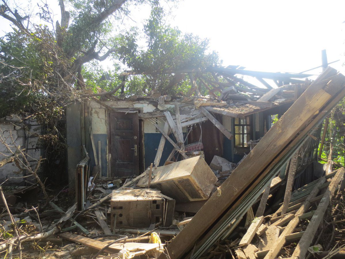 Donetsk @hyeva_maryinka Aftermath of night shelling, Kuybyshevskyi ds, Lozovskyi settlement  