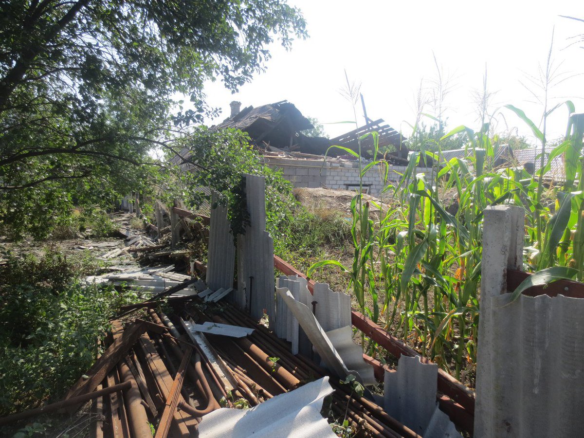 Donetsk @hyeva_maryinka Aftermath of night shelling, Kuybyshevskyi ds, Lozovskyi settlement  