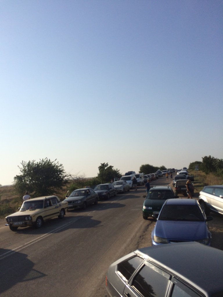Queue at Chonhar Crimea checkpoint. Very slow