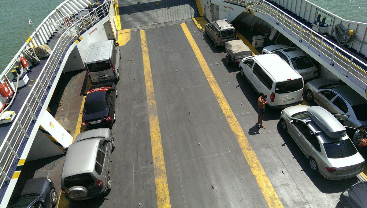 Kerch: security checks at ferry. Queues