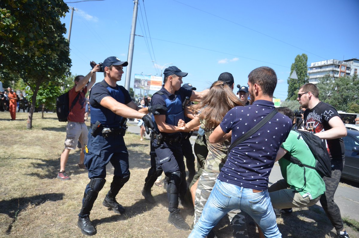 Another clash at Obolon' district court - police attempted to detain suspicious person