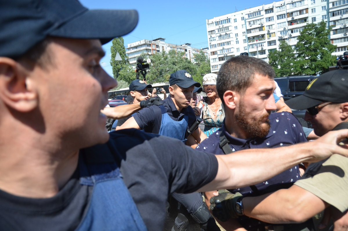 Another clash at Obolon' district court - police attempted to detain suspicious person