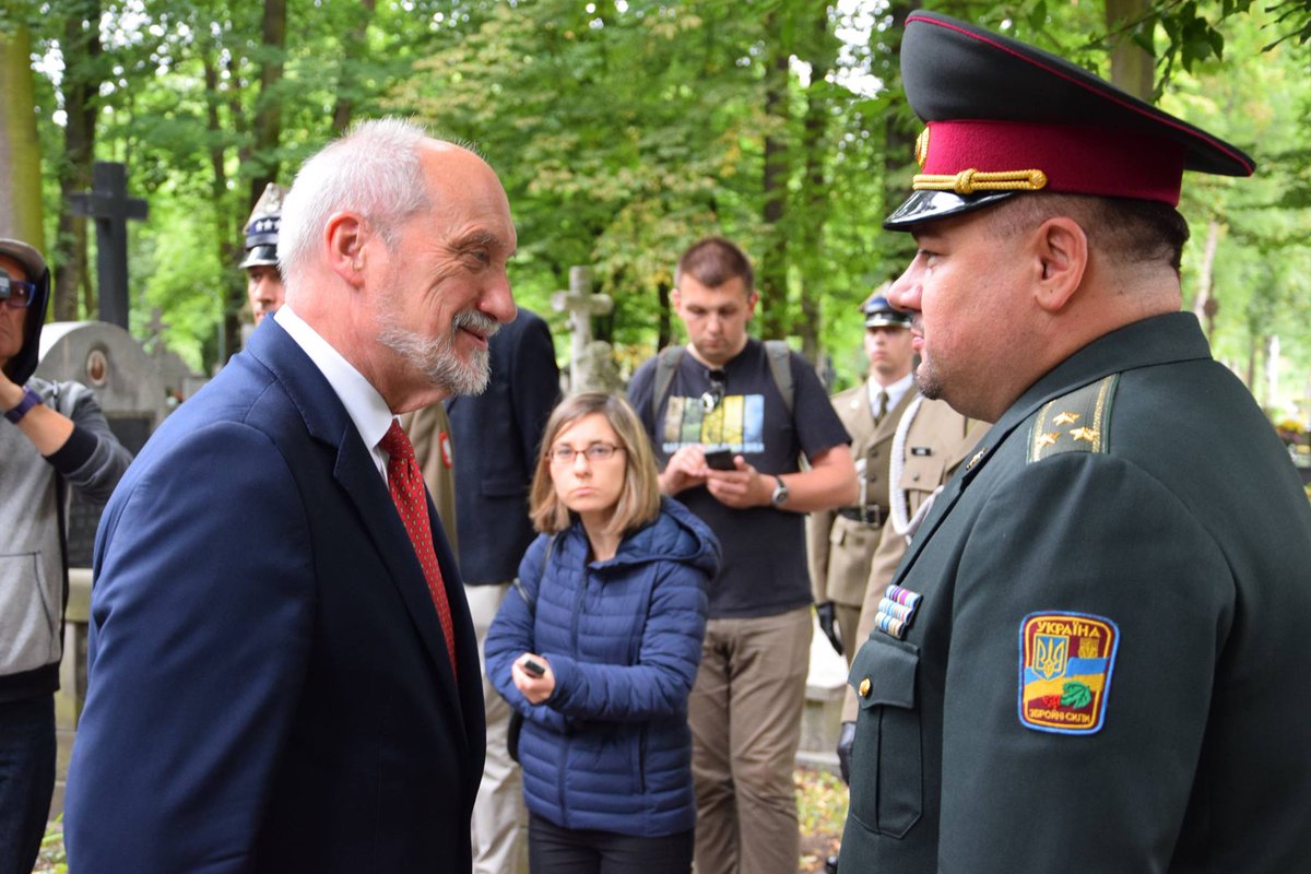 Minister für Nationale Verteidigung Polen Republik #Macierewicz gedachte UNR Allgemeine #Bezruchko