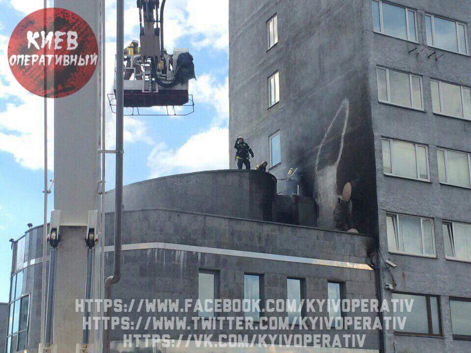 Bankgebäude ist auf Feuer in Kiew