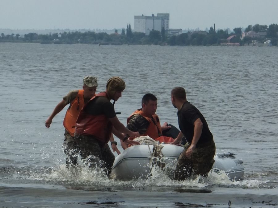 ATO spox: In Mykolayiv region, UA Airborne troops performed parachute training jumps from helicopters into water  
